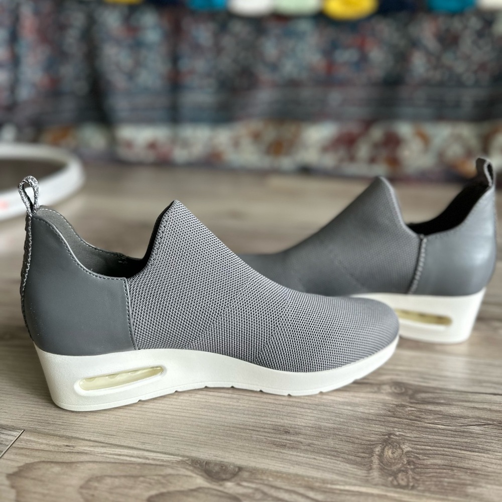 DKNY Angie slip- on Wedge Sneaker SZ 8 - Picture 4 of 10